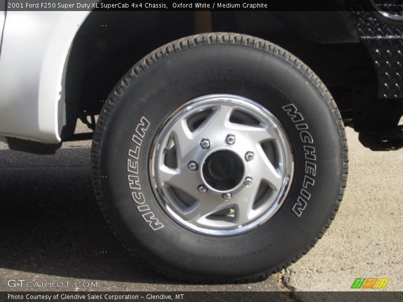 Oxford White / Medium Graphite 2001 Ford F250 Super Duty XL SuperCab 4x4 Chassis
