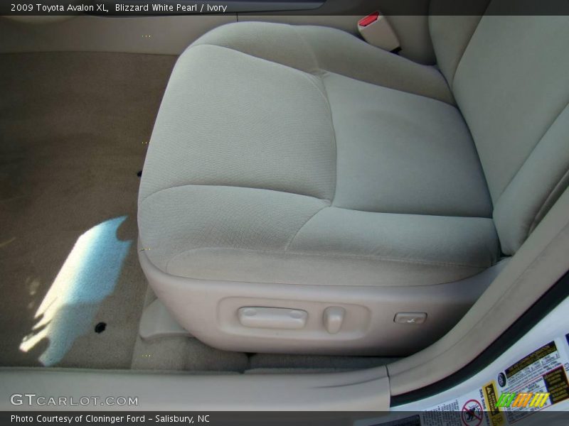 Blizzard White Pearl / Ivory 2009 Toyota Avalon XL