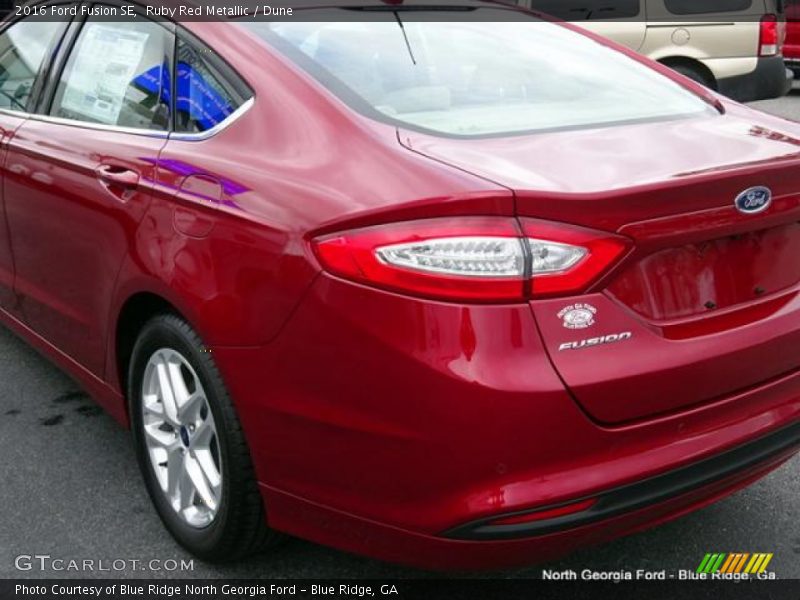 Ruby Red Metallic / Dune 2016 Ford Fusion SE