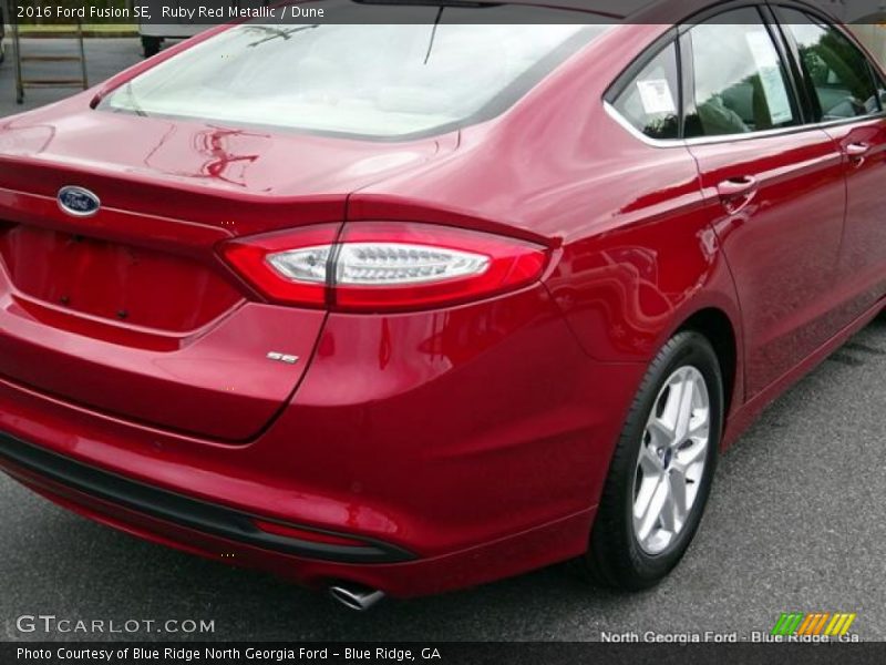 Ruby Red Metallic / Dune 2016 Ford Fusion SE