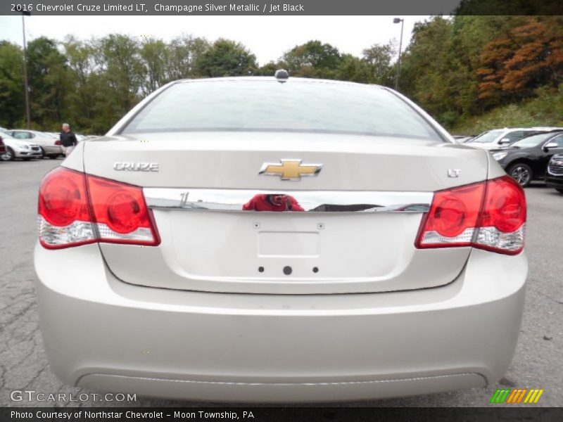 Champagne Silver Metallic / Jet Black 2016 Chevrolet Cruze Limited LT