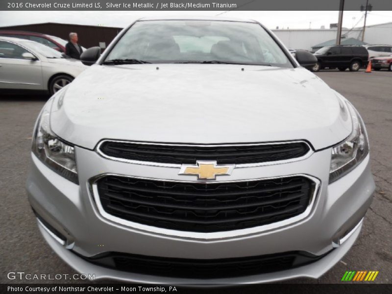 Silver Ice Metallic / Jet Black/Medium Titanium 2016 Chevrolet Cruze Limited LS