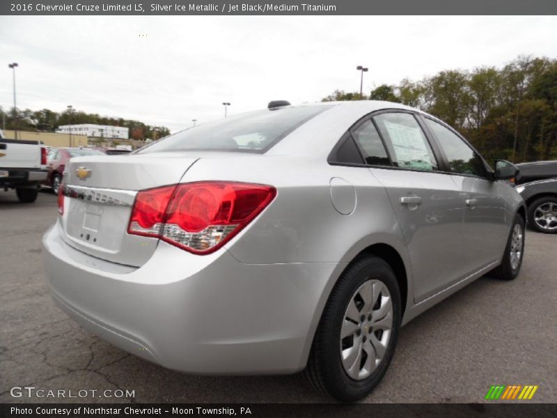 Silver Ice Metallic / Jet Black/Medium Titanium 2016 Chevrolet Cruze Limited LS