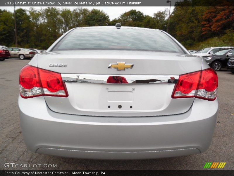 Silver Ice Metallic / Jet Black/Medium Titanium 2016 Chevrolet Cruze Limited LS