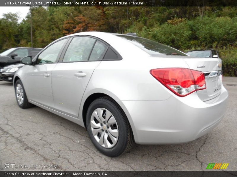 Silver Ice Metallic / Jet Black/Medium Titanium 2016 Chevrolet Cruze Limited LS