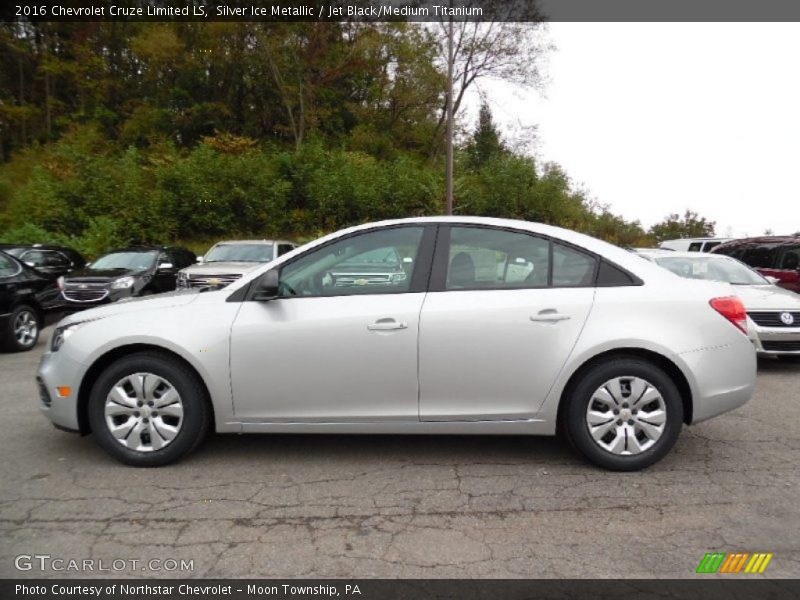Silver Ice Metallic / Jet Black/Medium Titanium 2016 Chevrolet Cruze Limited LS