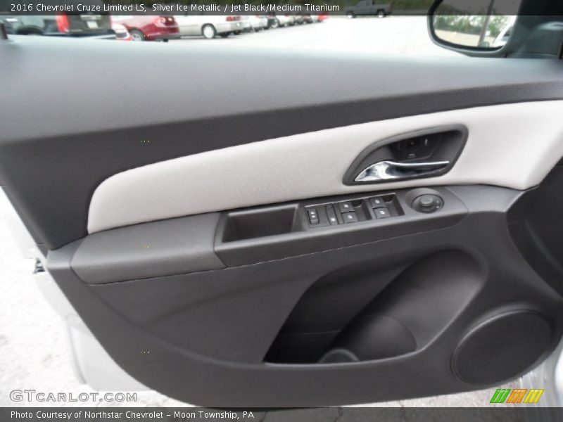 Silver Ice Metallic / Jet Black/Medium Titanium 2016 Chevrolet Cruze Limited LS