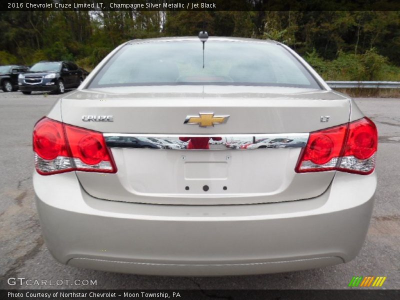 Champagne Silver Metallic / Jet Black 2016 Chevrolet Cruze Limited LT