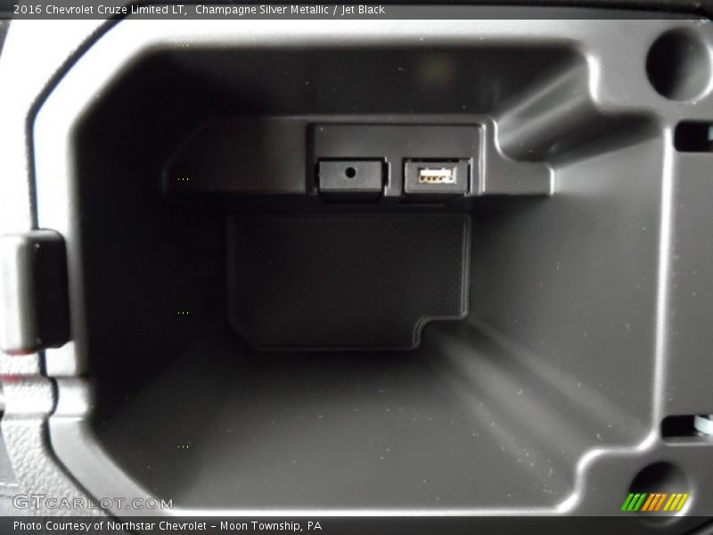 Champagne Silver Metallic / Jet Black 2016 Chevrolet Cruze Limited LT