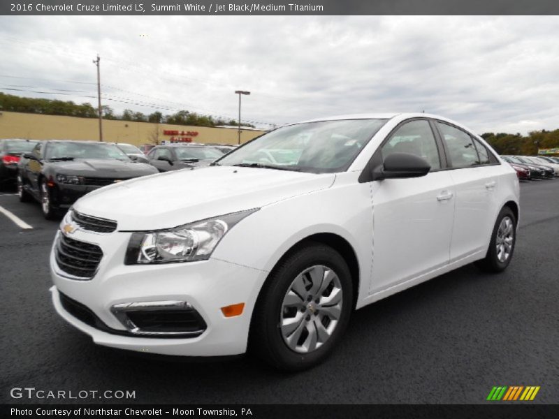 Front 3/4 View of 2016 Cruze Limited LS