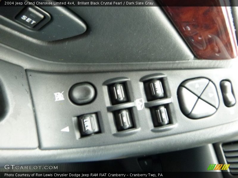 Brillant Black Crystal Pearl / Dark Slate Gray 2004 Jeep Grand Cherokee Limited 4x4