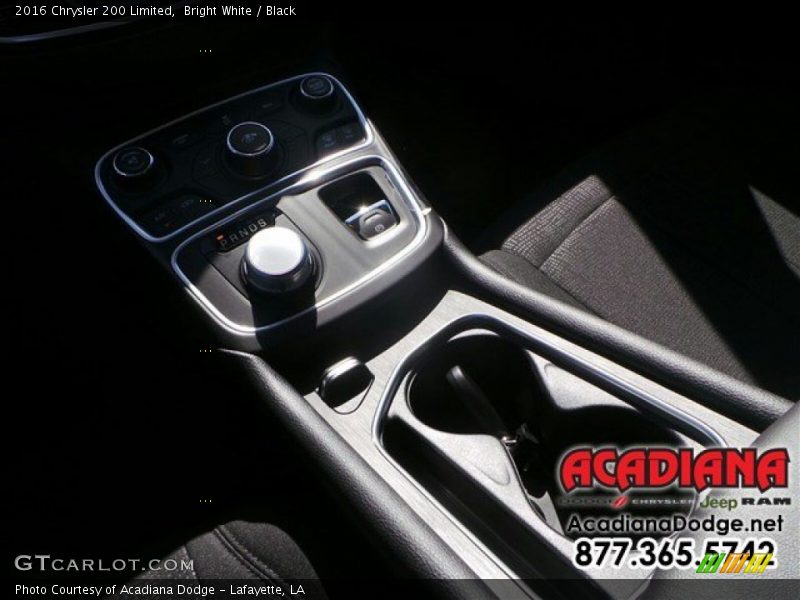 Bright White / Black 2016 Chrysler 200 Limited