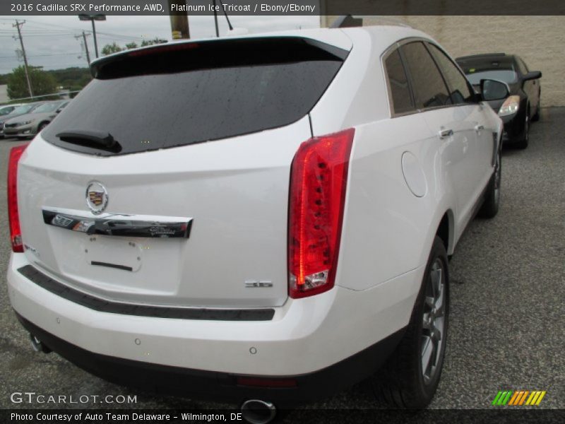 Platinum Ice Tricoat / Ebony/Ebony 2016 Cadillac SRX Performance AWD