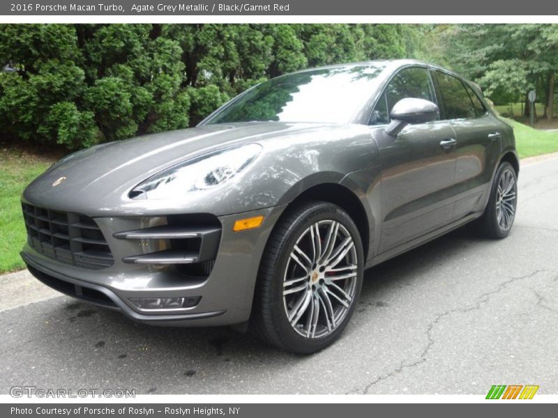 Front 3/4 View of 2016 Macan Turbo