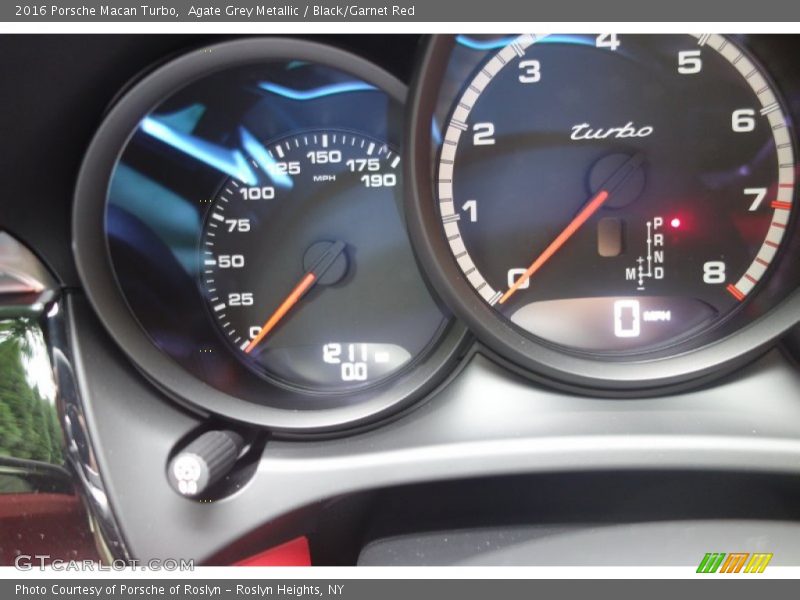 Agate Grey Metallic / Black/Garnet Red 2016 Porsche Macan Turbo