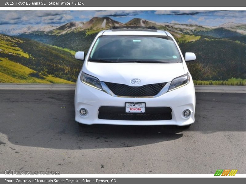 Super White / Black 2015 Toyota Sienna SE