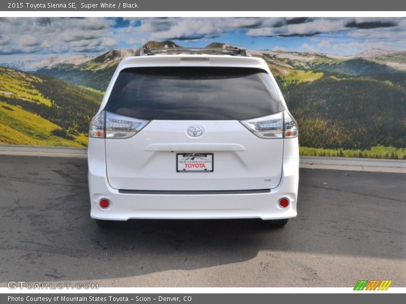 Super White / Black 2015 Toyota Sienna SE