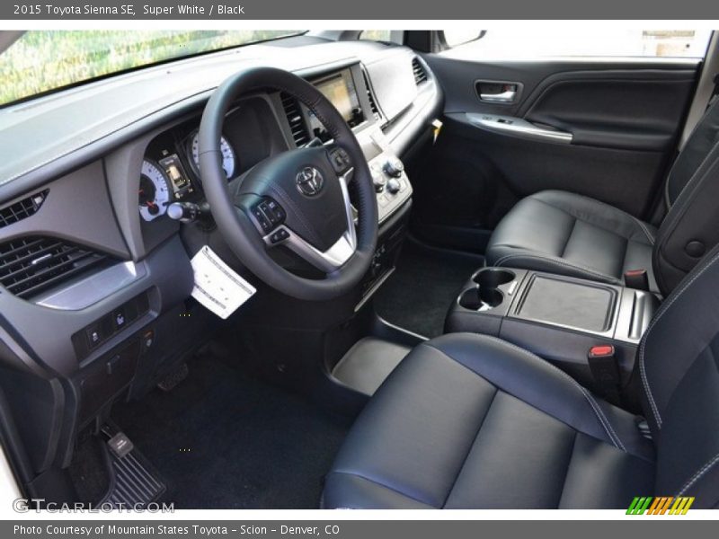 Super White / Black 2015 Toyota Sienna SE