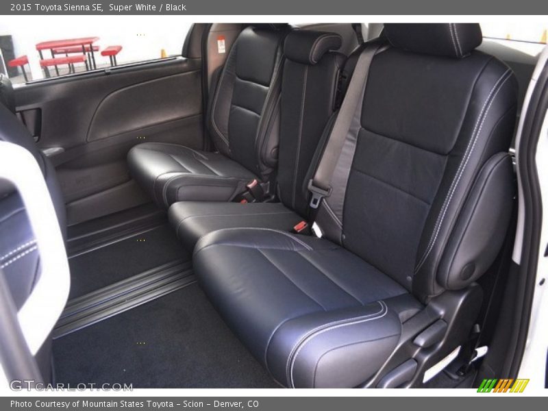 Super White / Black 2015 Toyota Sienna SE
