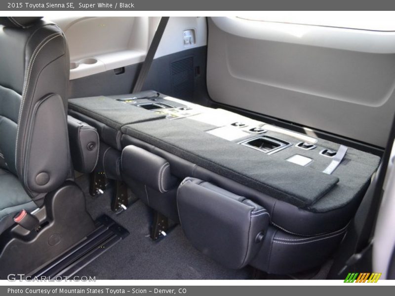 Super White / Black 2015 Toyota Sienna SE