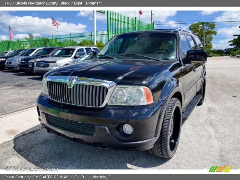 Black / Light Parchment 2003 Lincoln Navigator Luxury
