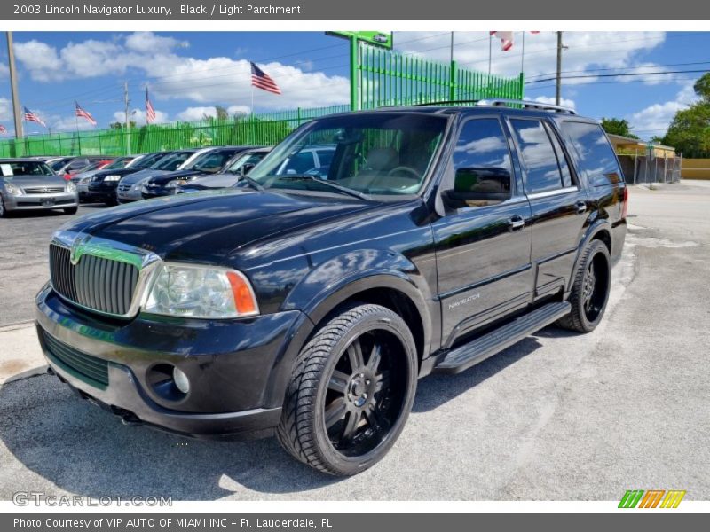 Black / Light Parchment 2003 Lincoln Navigator Luxury