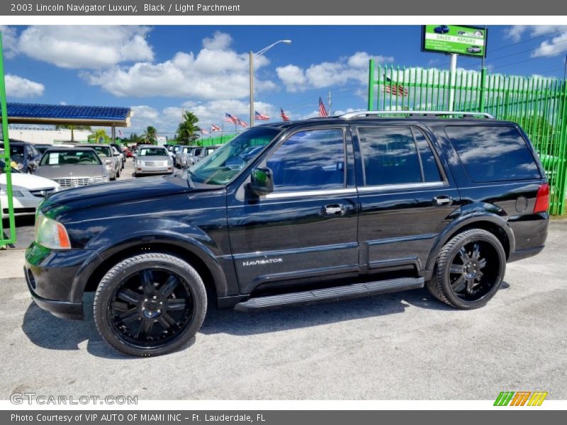 Black / Light Parchment 2003 Lincoln Navigator Luxury