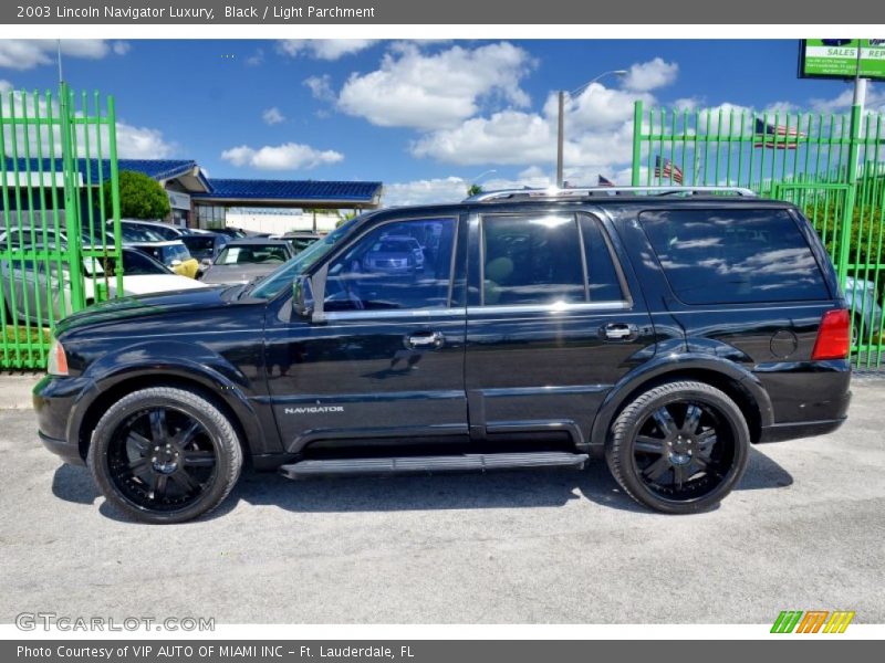 Black / Light Parchment 2003 Lincoln Navigator Luxury