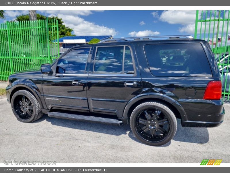 Black / Light Parchment 2003 Lincoln Navigator Luxury