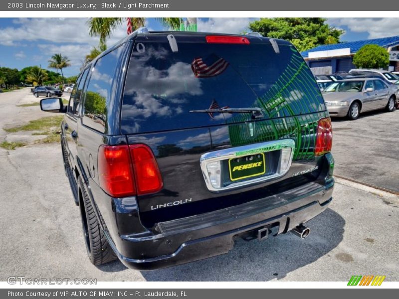 Black / Light Parchment 2003 Lincoln Navigator Luxury