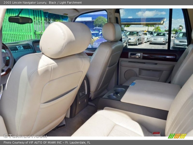 Black / Light Parchment 2003 Lincoln Navigator Luxury