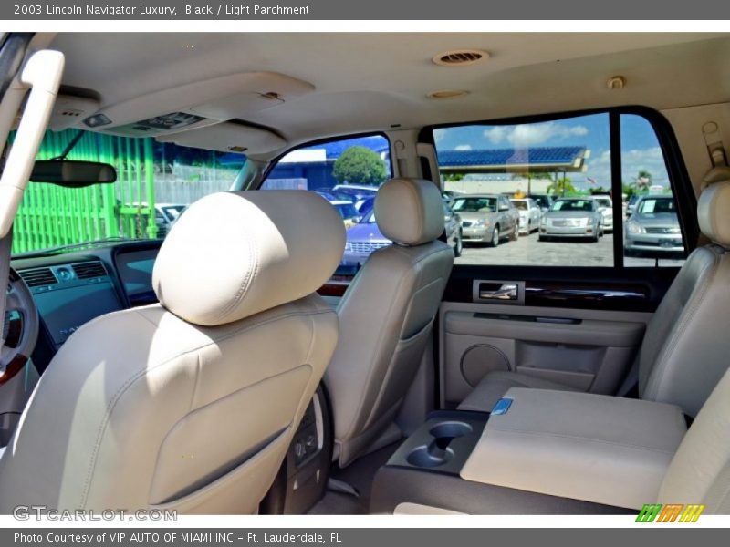 Black / Light Parchment 2003 Lincoln Navigator Luxury