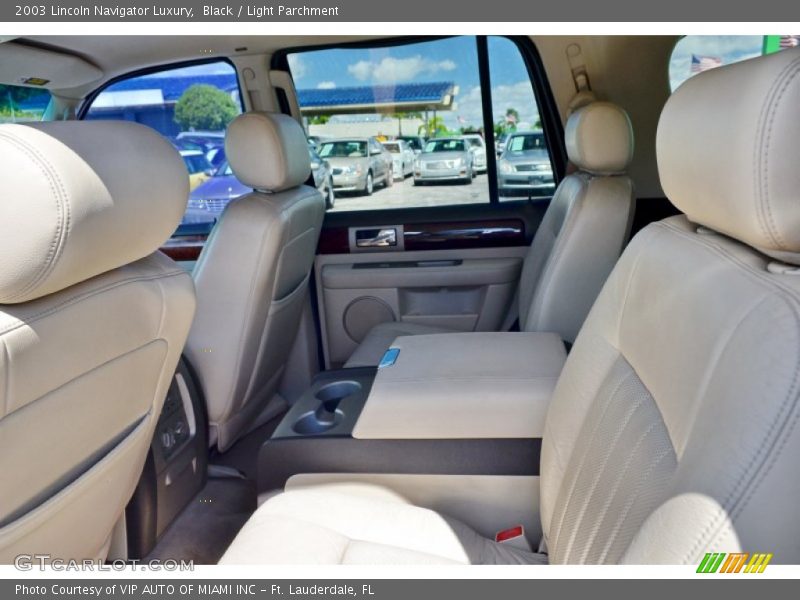 Black / Light Parchment 2003 Lincoln Navigator Luxury