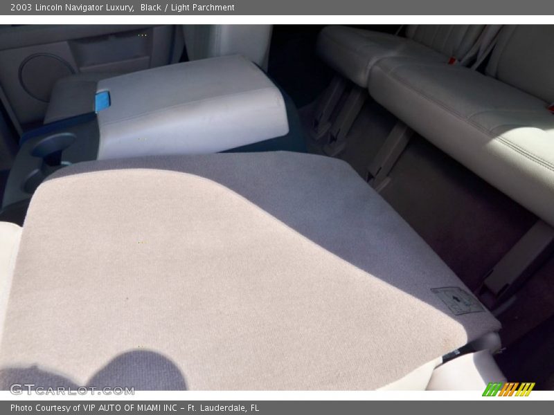Black / Light Parchment 2003 Lincoln Navigator Luxury