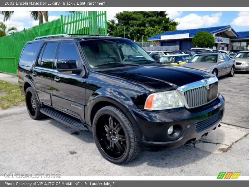 Black / Light Parchment 2003 Lincoln Navigator Luxury