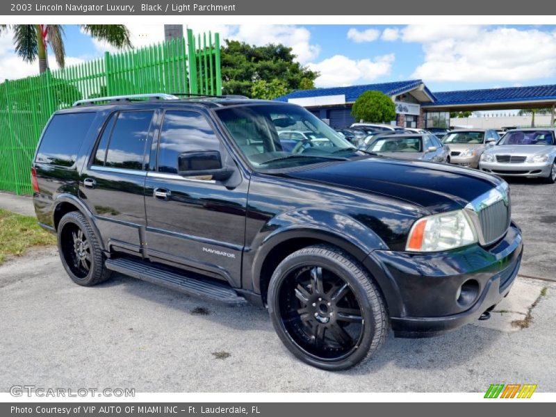 Black / Light Parchment 2003 Lincoln Navigator Luxury