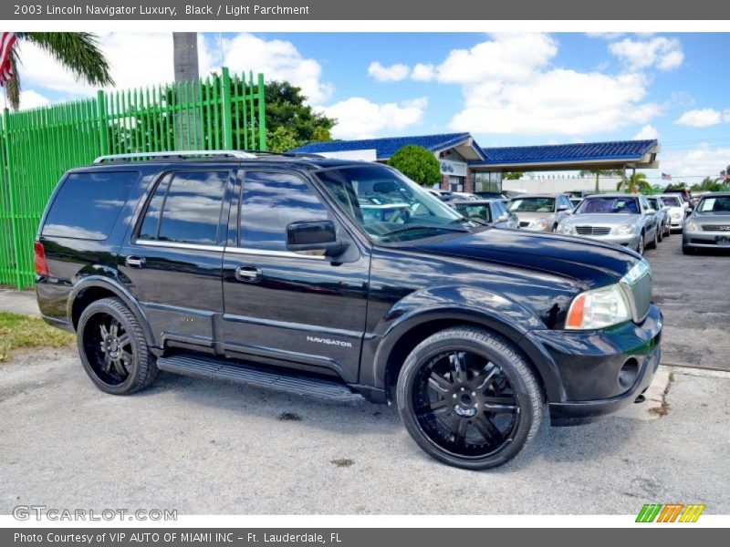 Black / Light Parchment 2003 Lincoln Navigator Luxury