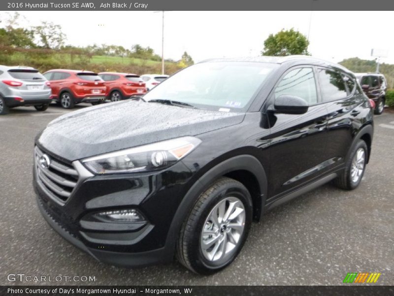 Front 3/4 View of 2016 Tucson SE AWD