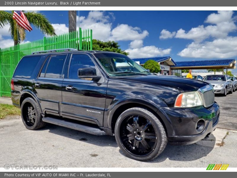 Black / Light Parchment 2003 Lincoln Navigator Luxury