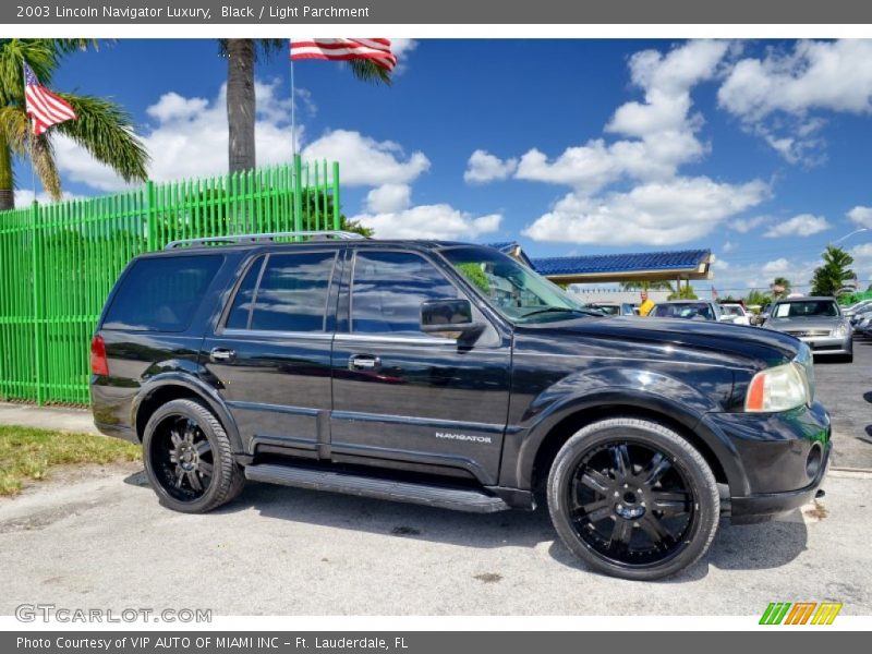Black / Light Parchment 2003 Lincoln Navigator Luxury