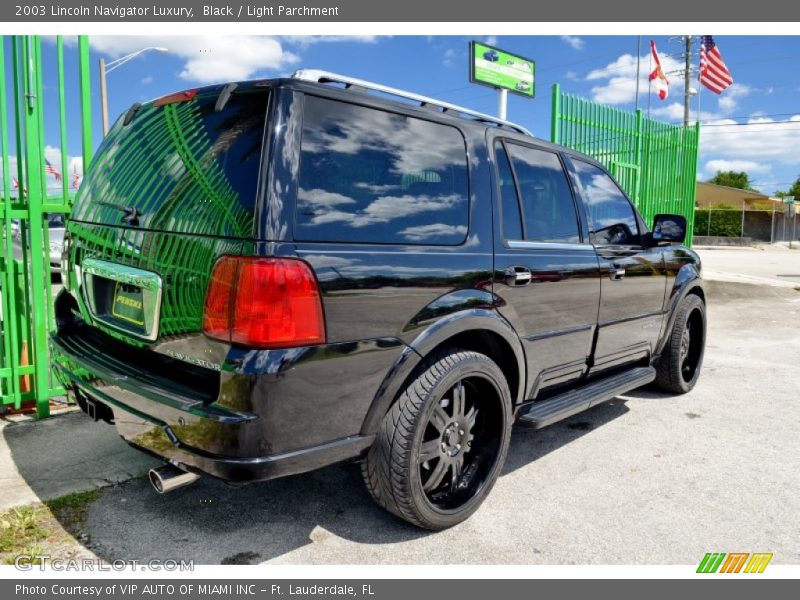 Black / Light Parchment 2003 Lincoln Navigator Luxury