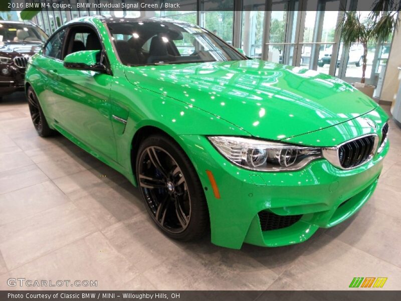 Front 3/4 View of 2016 M4 Coupe