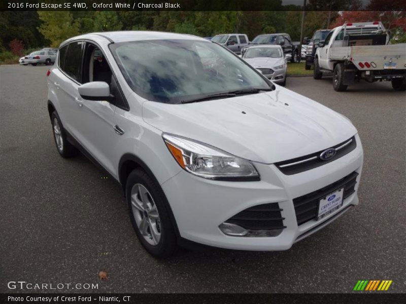 Oxford White / Charcoal Black 2016 Ford Escape SE 4WD