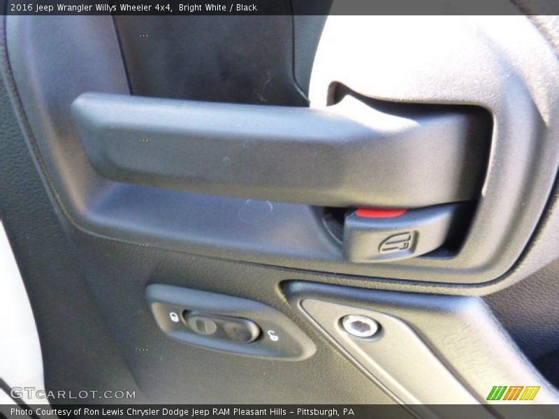 Bright White / Black 2016 Jeep Wrangler Willys Wheeler 4x4