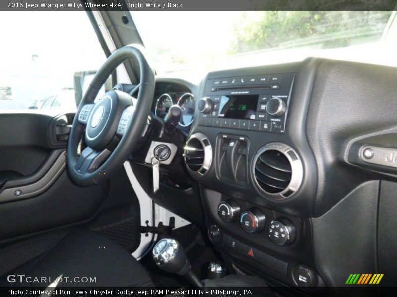 Bright White / Black 2016 Jeep Wrangler Willys Wheeler 4x4
