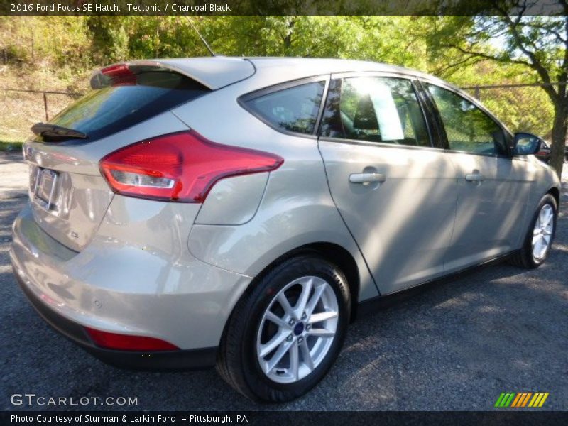 Tectonic / Charcoal Black 2016 Ford Focus SE Hatch