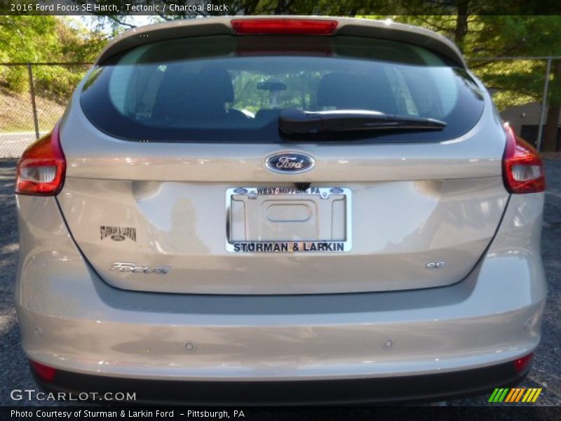 Tectonic / Charcoal Black 2016 Ford Focus SE Hatch