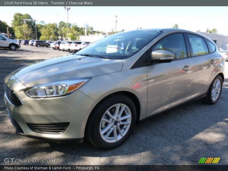 Tectonic / Charcoal Black 2016 Ford Focus SE Hatch
