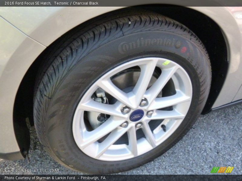 Tectonic / Charcoal Black 2016 Ford Focus SE Hatch