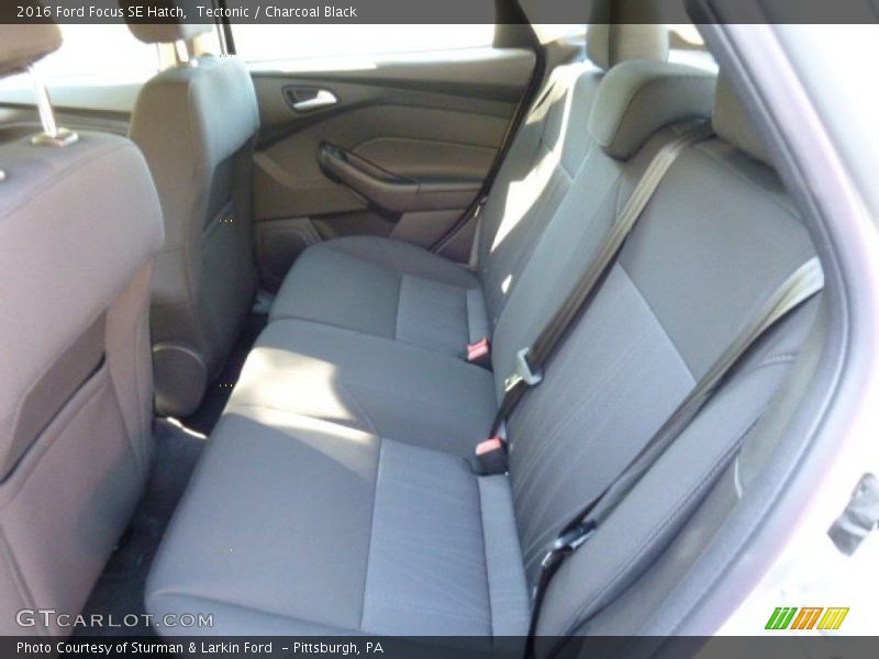 Tectonic / Charcoal Black 2016 Ford Focus SE Hatch